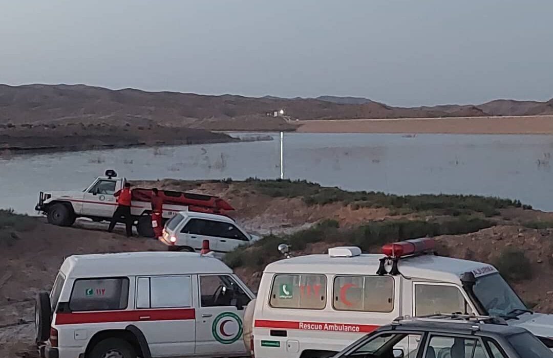 افراد گرفتار در سد فرخی شهرستان قاینات نجات یافتند