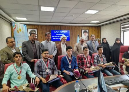 در آئین تجلیل از مدال آوران المپیادهای علمی کشور از مدال آوران قاینات تجلیل شد