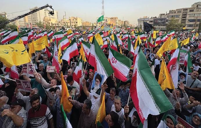 فرهنگ و هنر پای کار مردم