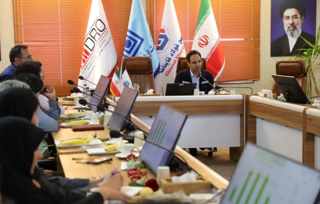نشست خبری مدیر عامل فولاد قاینات و تجلیل از خبرنگاران