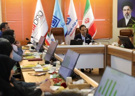 نشست خبری مدیر محتمع فولاد قاینات و تجلیل از خبرنگاران